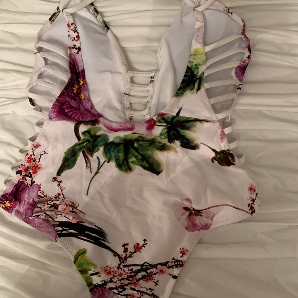 Bathing suit - Picture 2 of 2